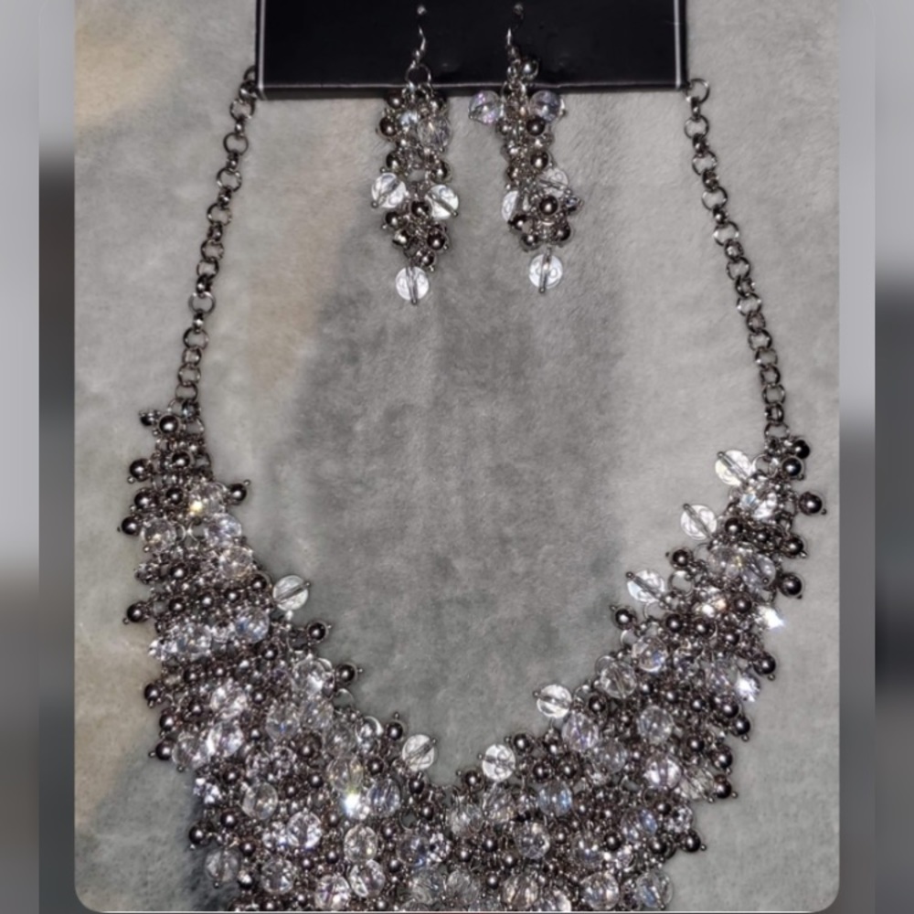 Beaded necklace and earring set